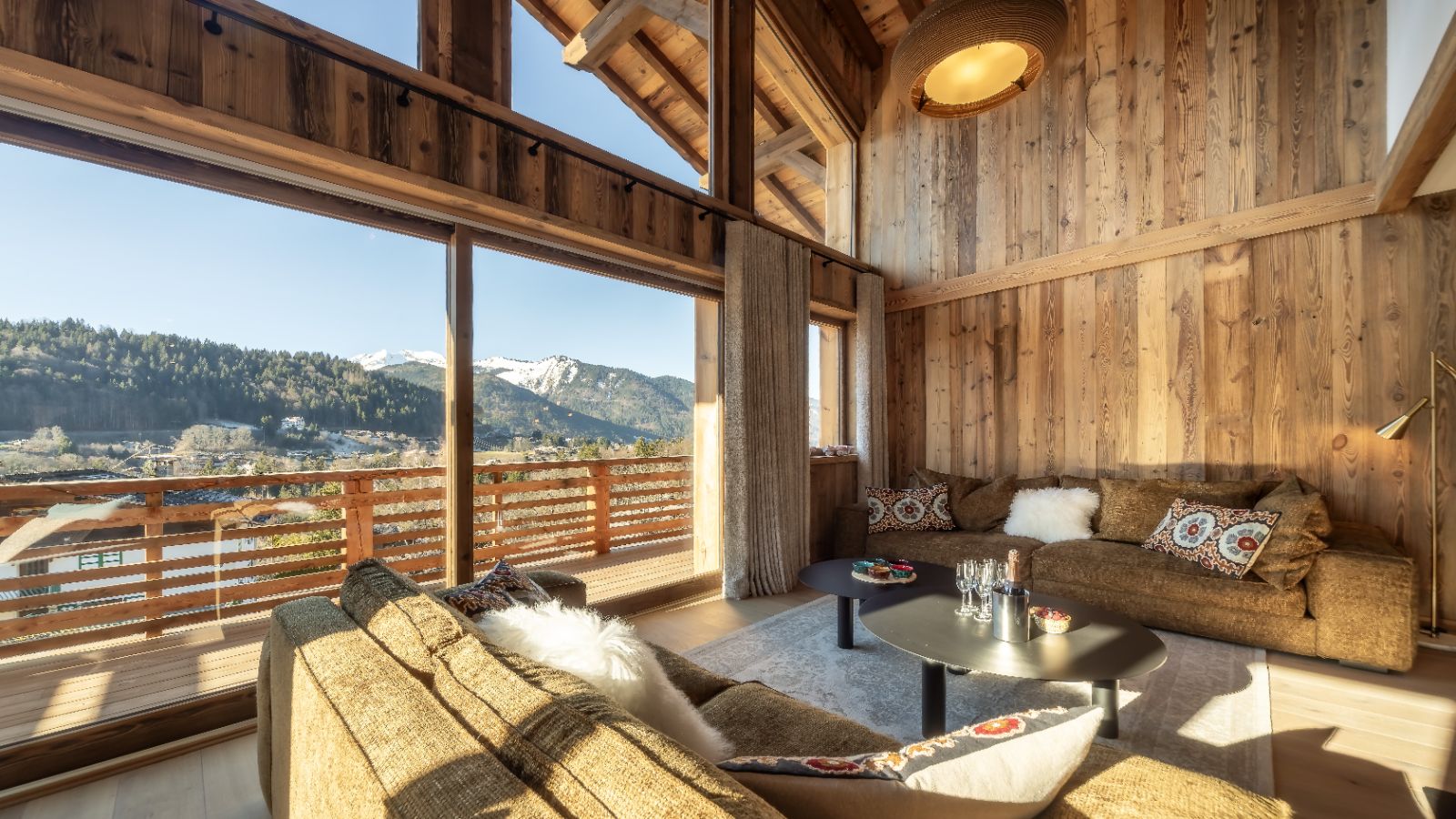 Chalet Pavot - Elevation Alps - Open plan living.jpg