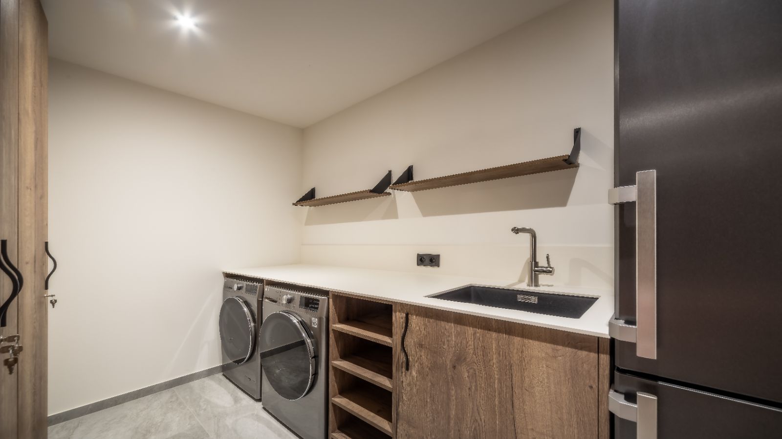 Chalet Pavot - Elevation Alps - Utility room.jpg