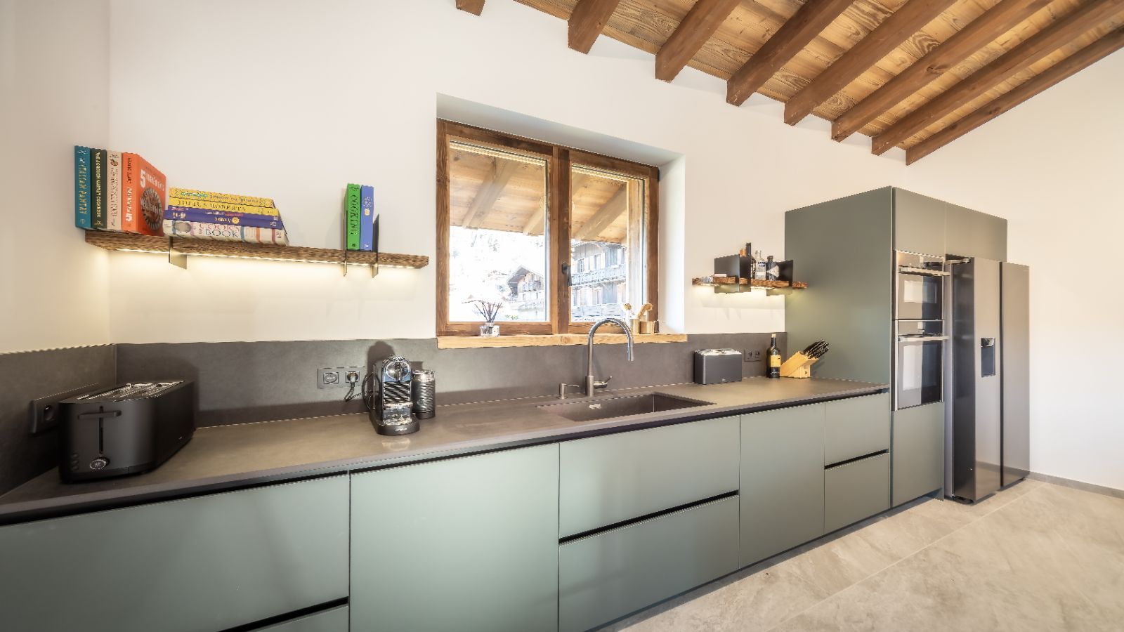 Chalet Pavot - Elevation Alps - Well equiped kitchen.jpg