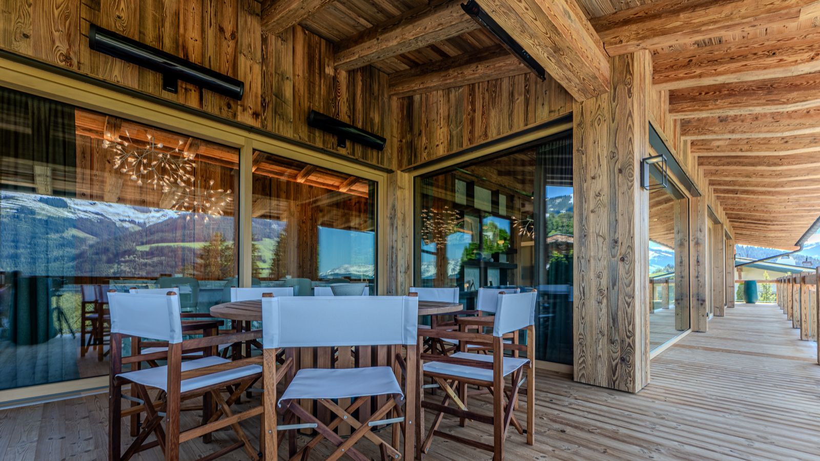 Luxury-ski-Chalet-Epica-oxford-ski Terrace 2.jpg