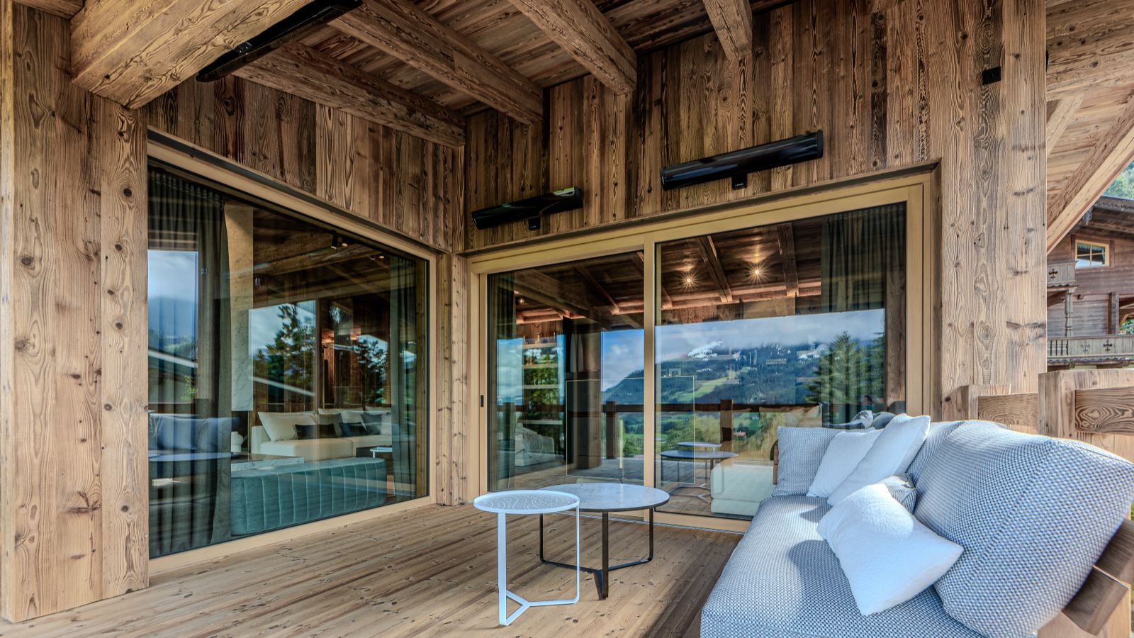 Luxury-ski-Chalet-Epica-oxford-ski Terrace 5.jpg