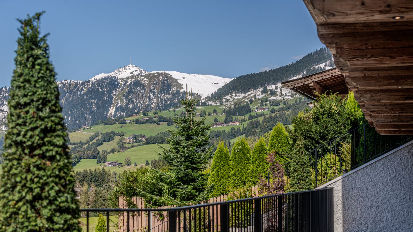 Luxury-ski-Chalet-Epica-oxford-ski View 1.jpg