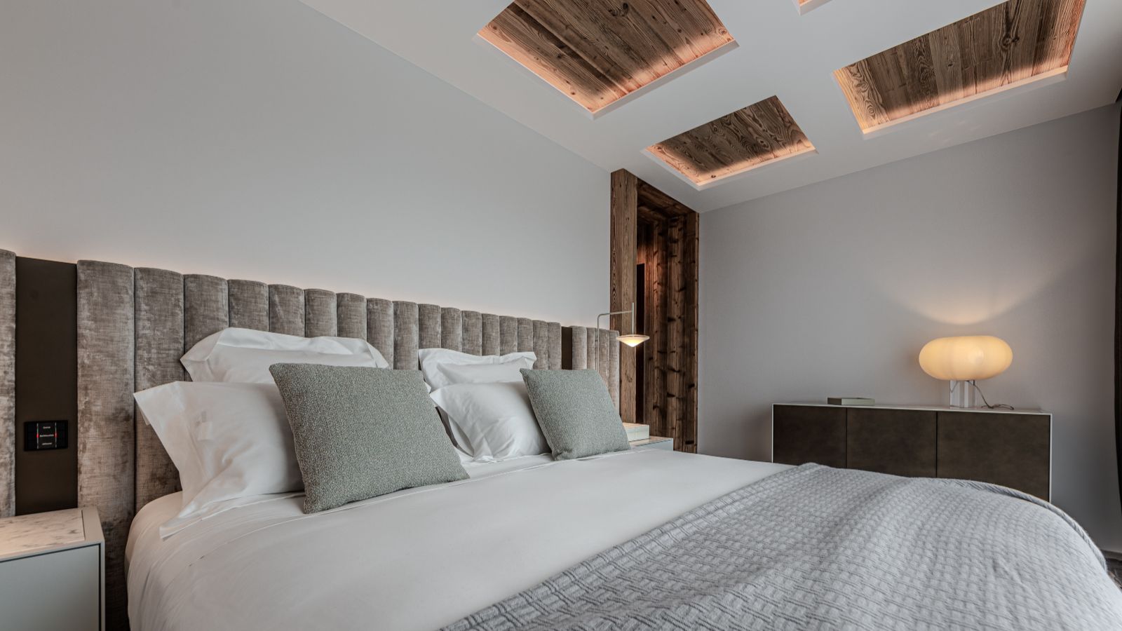 Luxury-ski-Chalet-Epica-oxford-ski Bedroom3 2.jpg