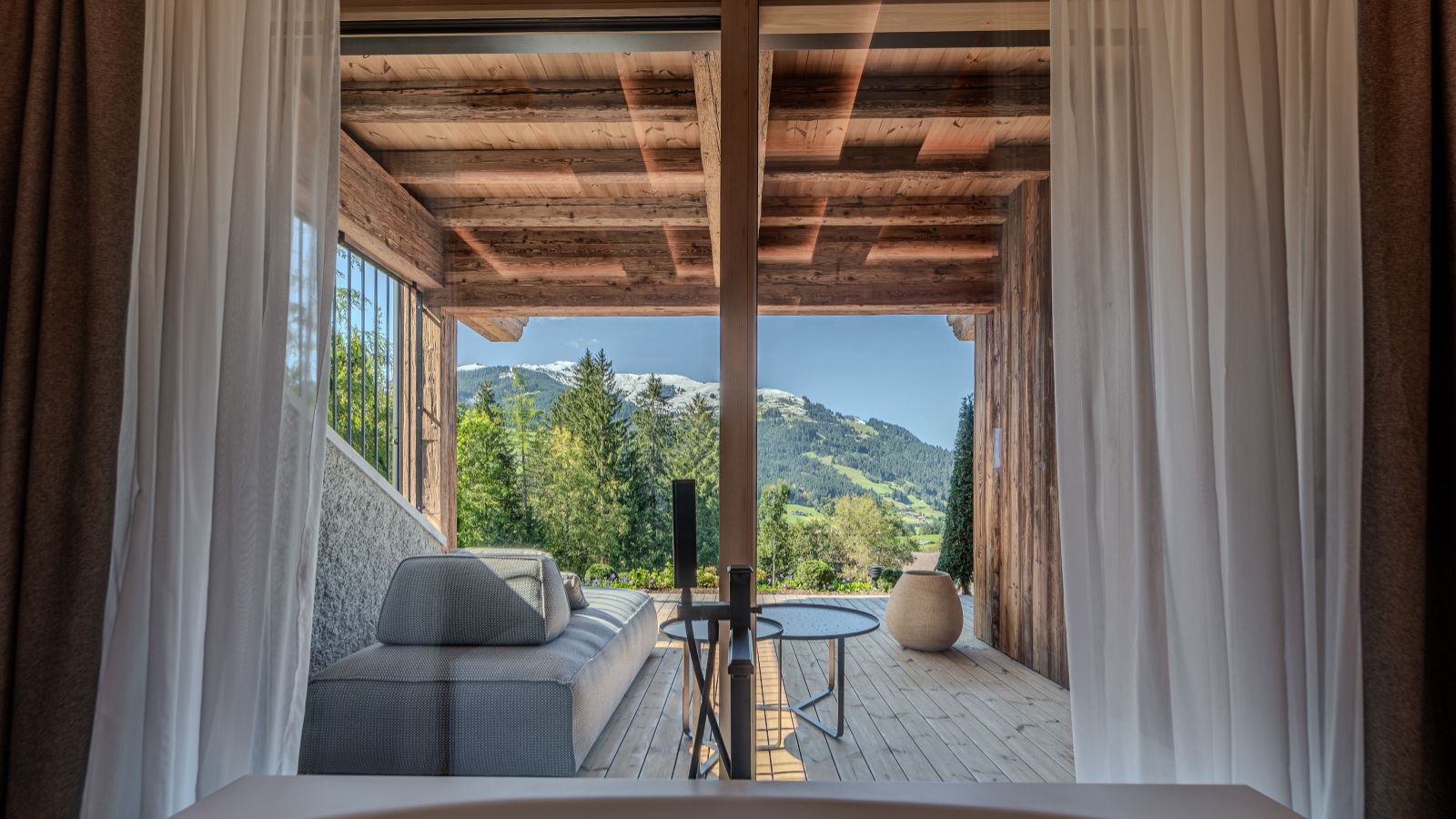 Luxury-ski-Chalet-Epica-oxford-ski Spa 12.jpg