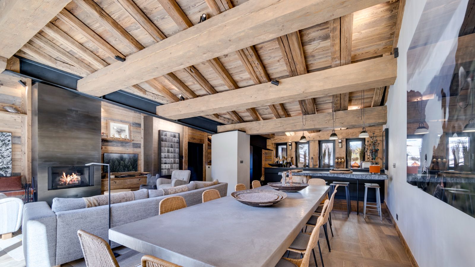 Luxury-ski-chalet-resort-Chalet Angelus2-Oxford Ski Dining.jpg