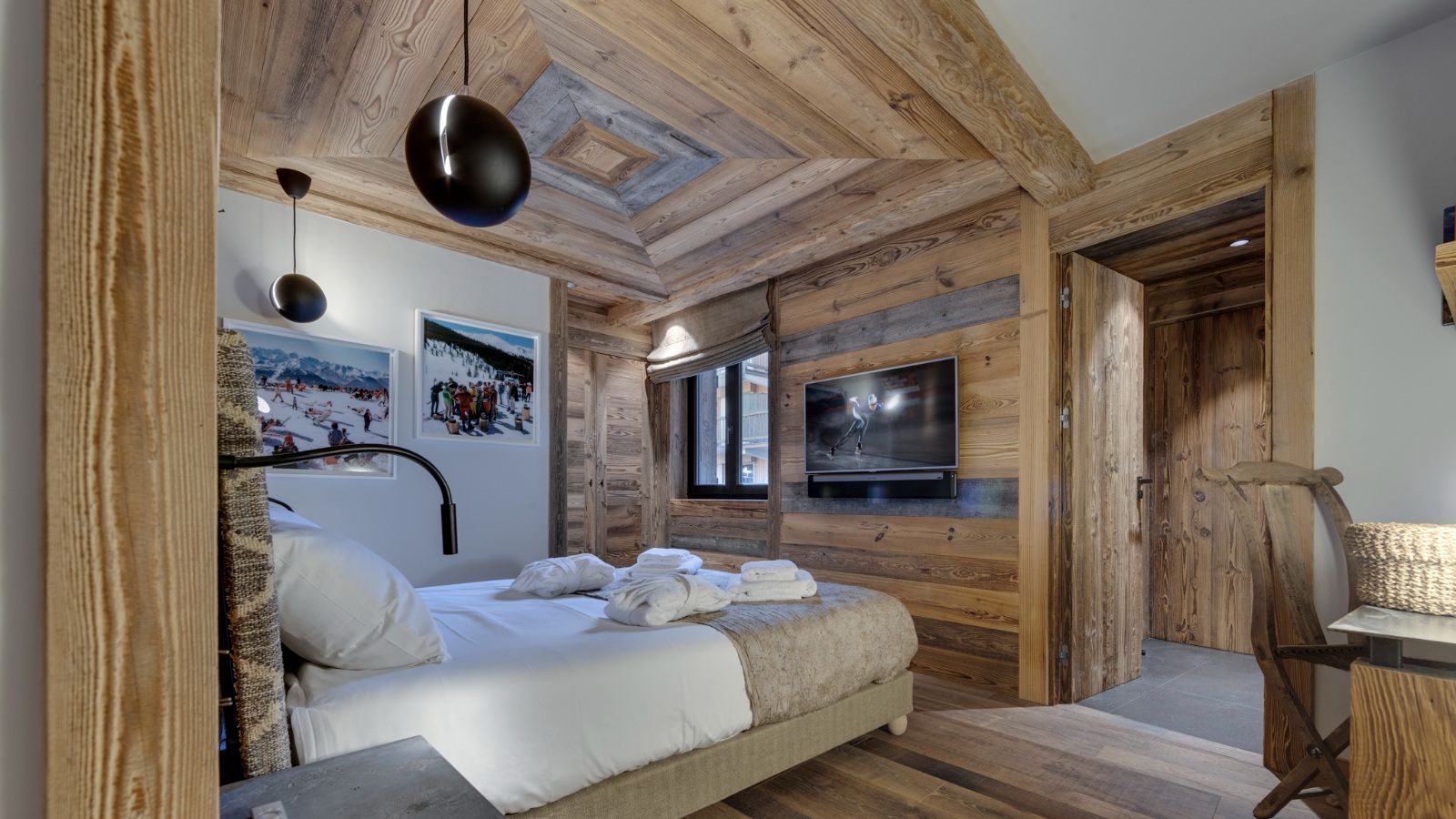 Luxury-ski-chalet-resort-Chalet Angelus2-Oxford Ski Bedroom 3.jpg