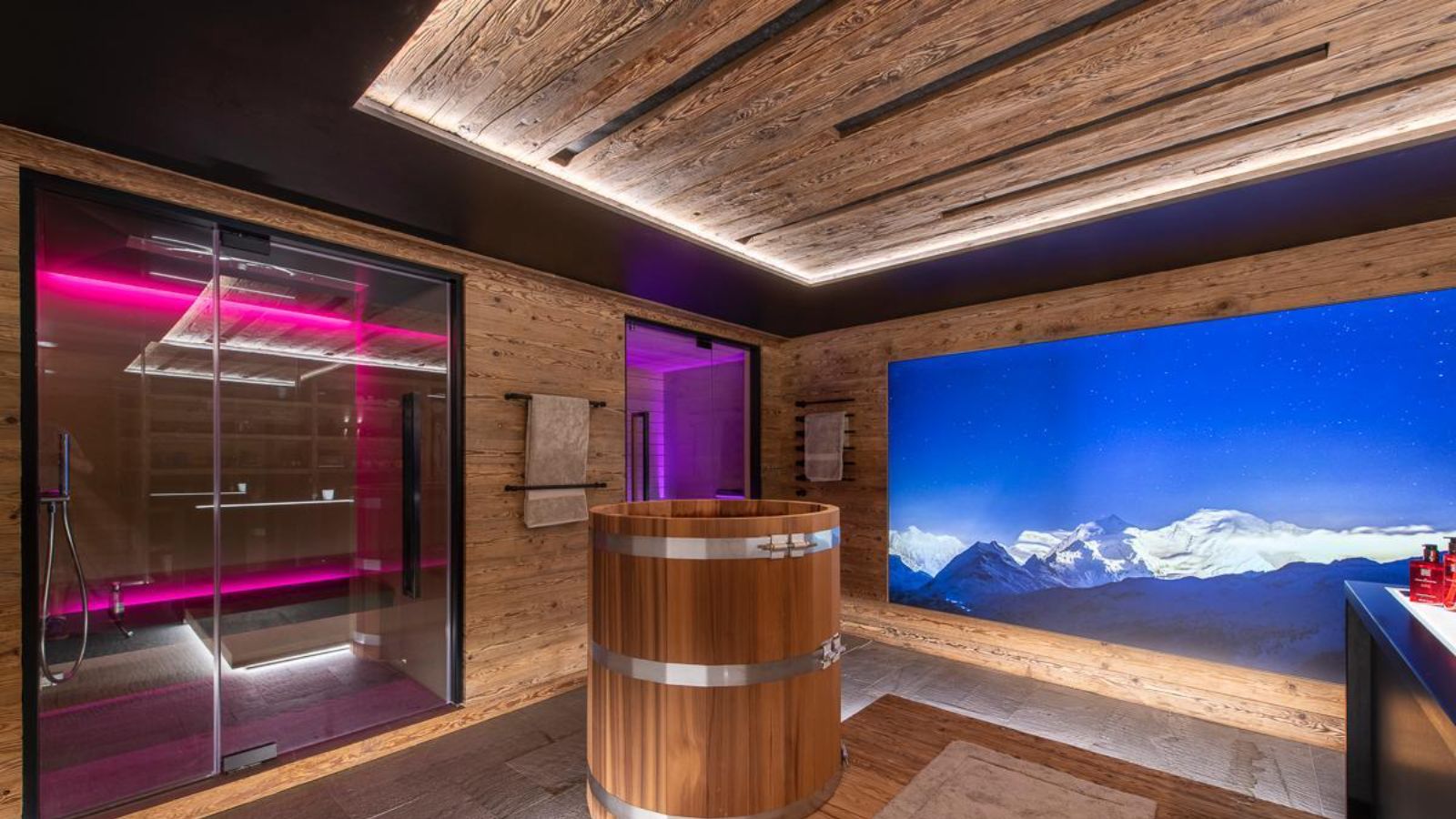 Luxury-ski-chalet-Falcon Penthouse-oxford-ski  Spa area.jpg