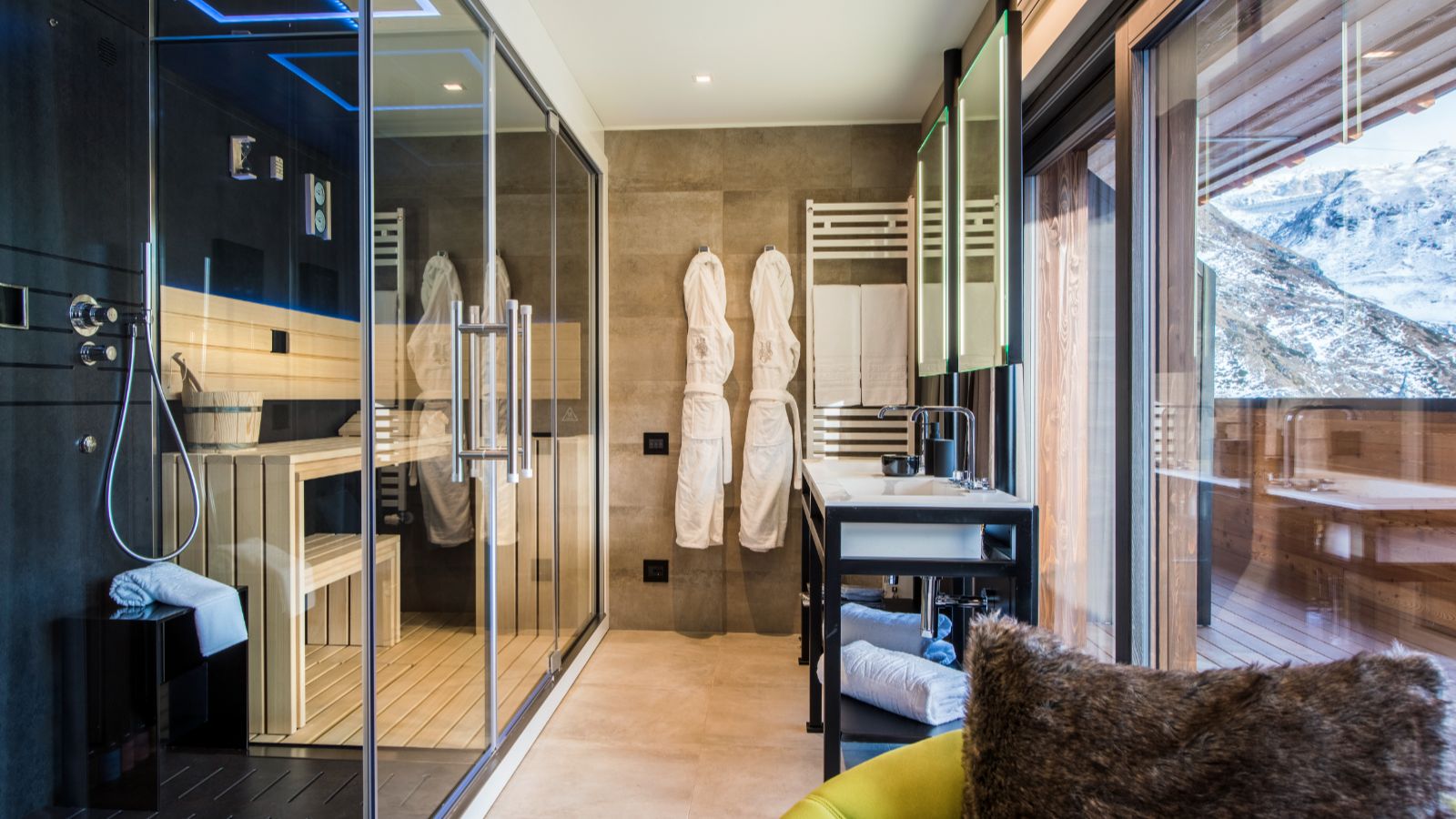 Luxury-Ski-Hotel-principe-delle-nevi-cervinia-Oxford-Ski-Bathroom-Suite (7).jpg