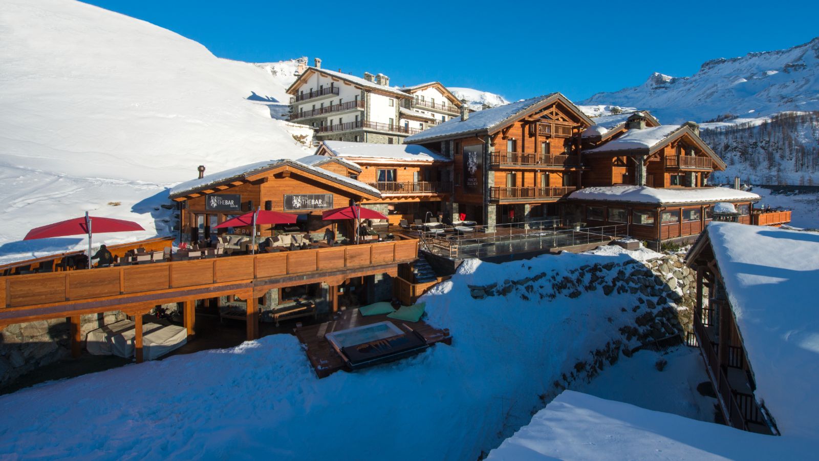 Luxury-Ski-Hotel-principe-delle-nevi-cervinia-Oxford-Ski-Exterior2.jpg