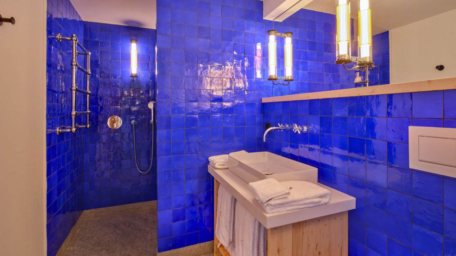 Luxury-ski-chalet-Chesa Bellaria-oxford-ski Bathroom 8.jpg