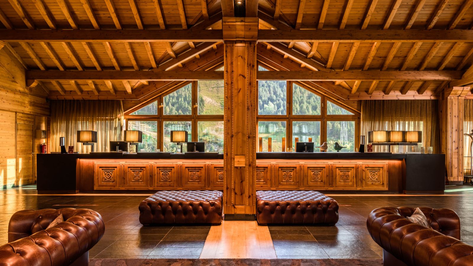 Luxury-ski-chalet-Sport Hotel Hermitage -oxford-ski reception area.jpg