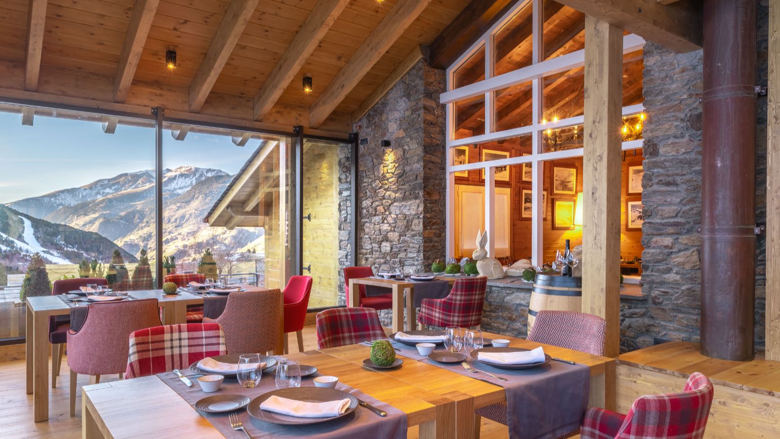 Luxury-ski-chalet-Sport Hotel Hermitage -oxford-ski Dining.jpg