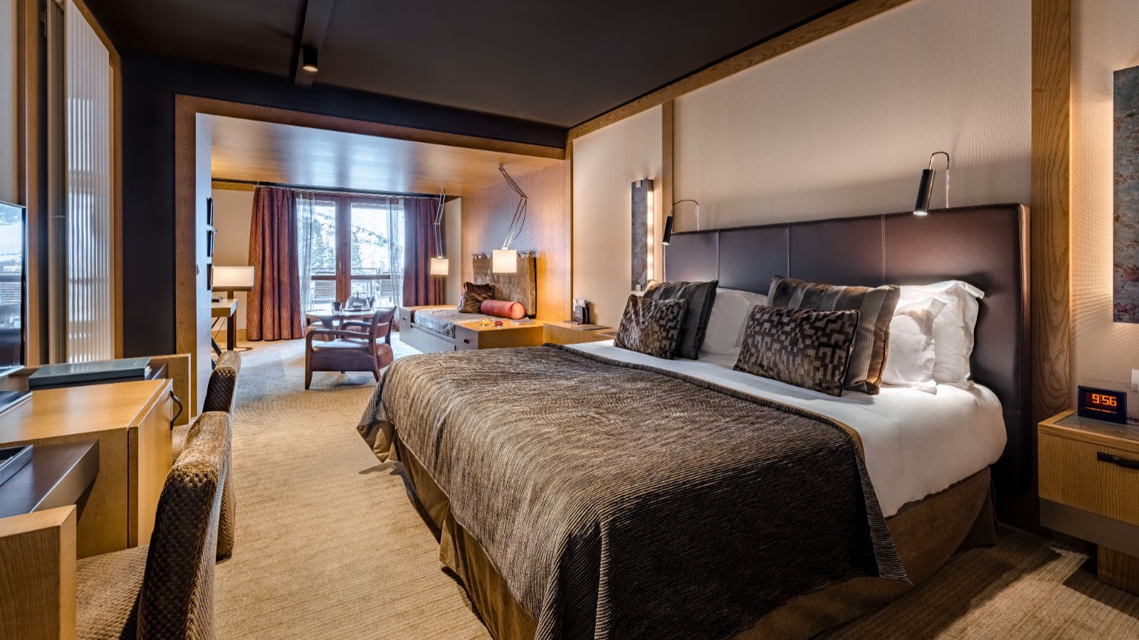 Luxury-ski-chalet-Sport Hotel Hermitage -oxford-ski bedroom 4.jpg