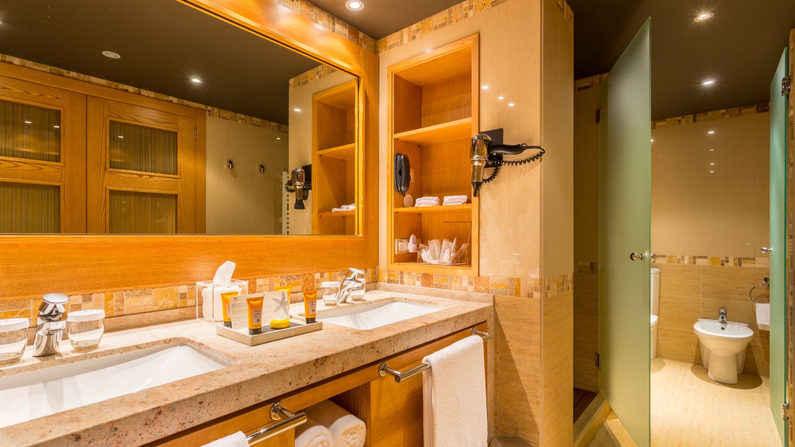 Luxury-ski-chalet-Sport Hotel Hermitage -oxford-ski Bathroom 4.jpg