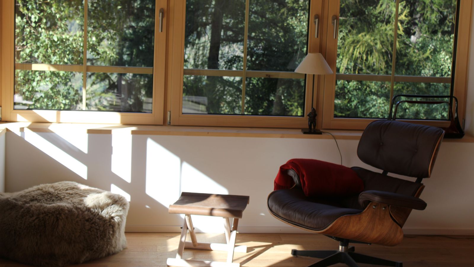 Luxury-ski-chalet-L Tzoumaz Lodge -oxford-ski- Sitting area.JPG