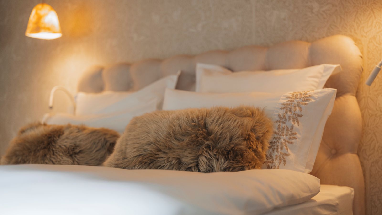 Luxury-ski-chalet-L Tzoumaz Lodge -oxford-ski- Bedroom 3.1.jpg