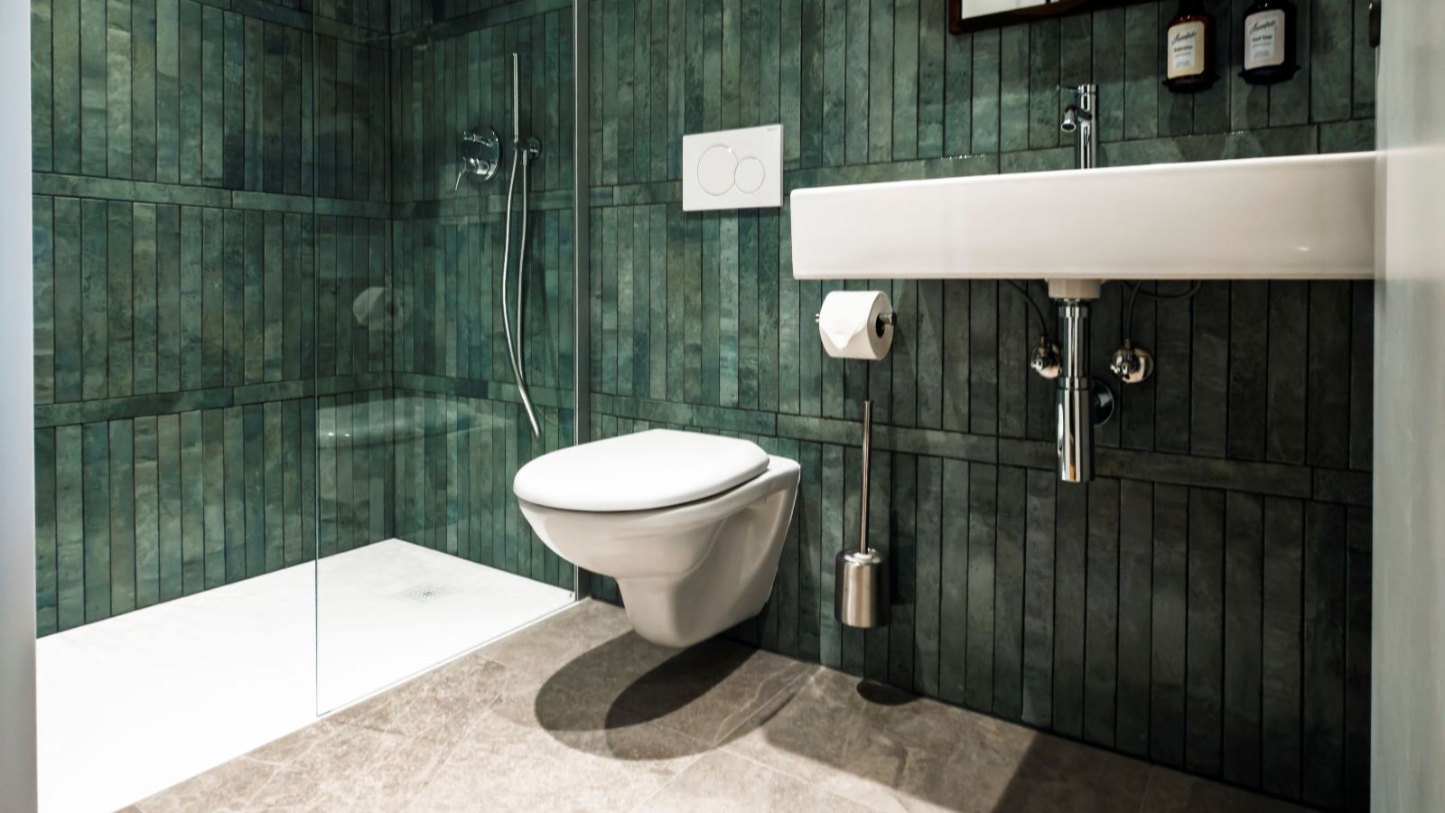 Luxury-ski-chalet-L Tzoumaz Lodge -oxford-ski Bathroom.jpg