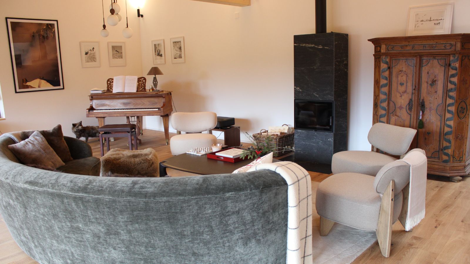 Luxury-ski-chalet-L Tzoumaz Lodge -oxford-skiliving room.JPG