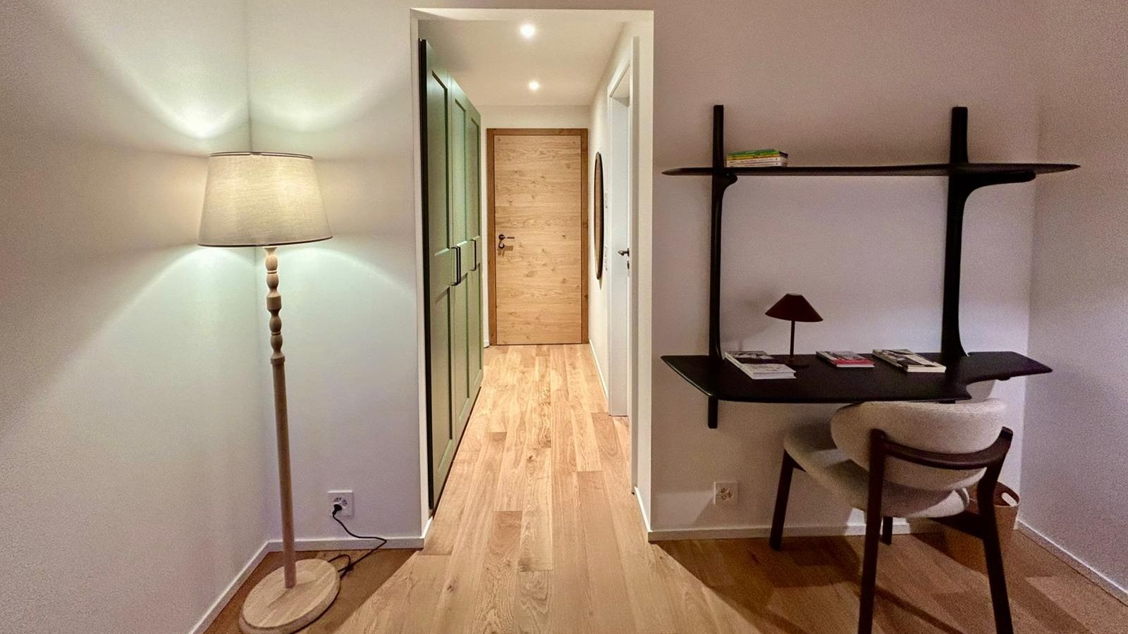 Luxury-ski-chalet-L Tzoumaz Lodge -oxford-ski  Desk.jpg