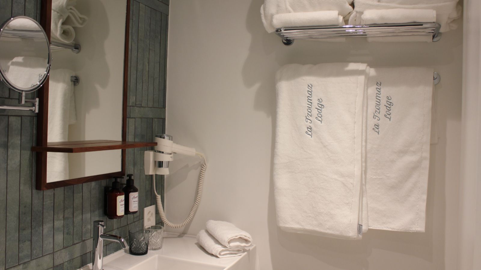 Luxury-ski-chalet-L Tzoumaz Lodge -oxford-ski Bathroom 3.JPG