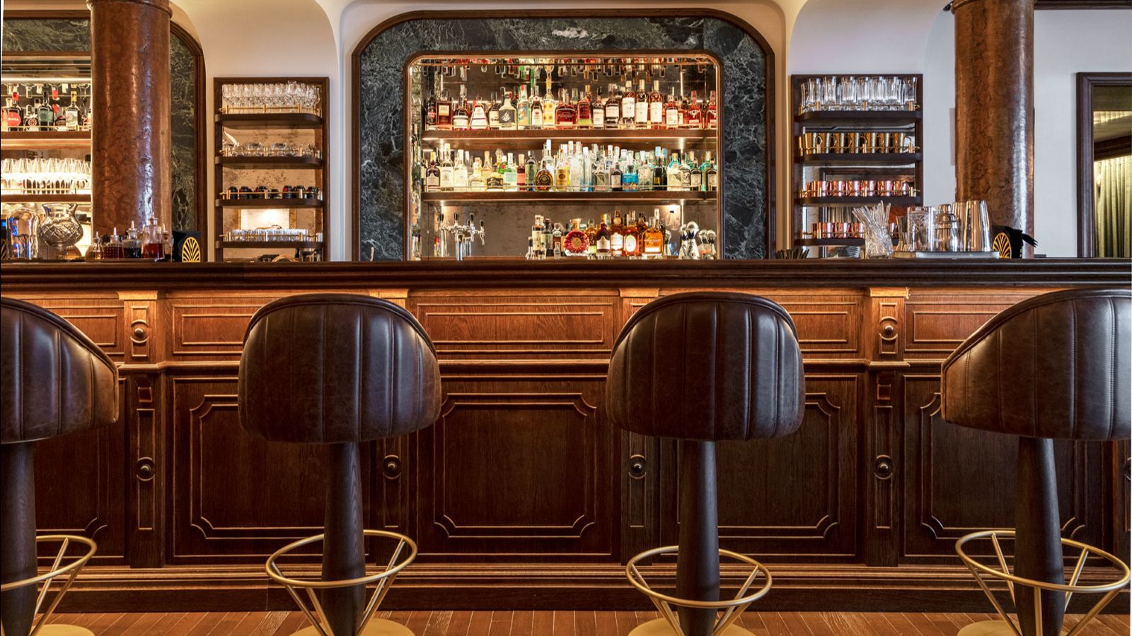 Luxury-Ski-Hotel-Cortina-Ancora-Oxford-Ski-Bar (1).jpg