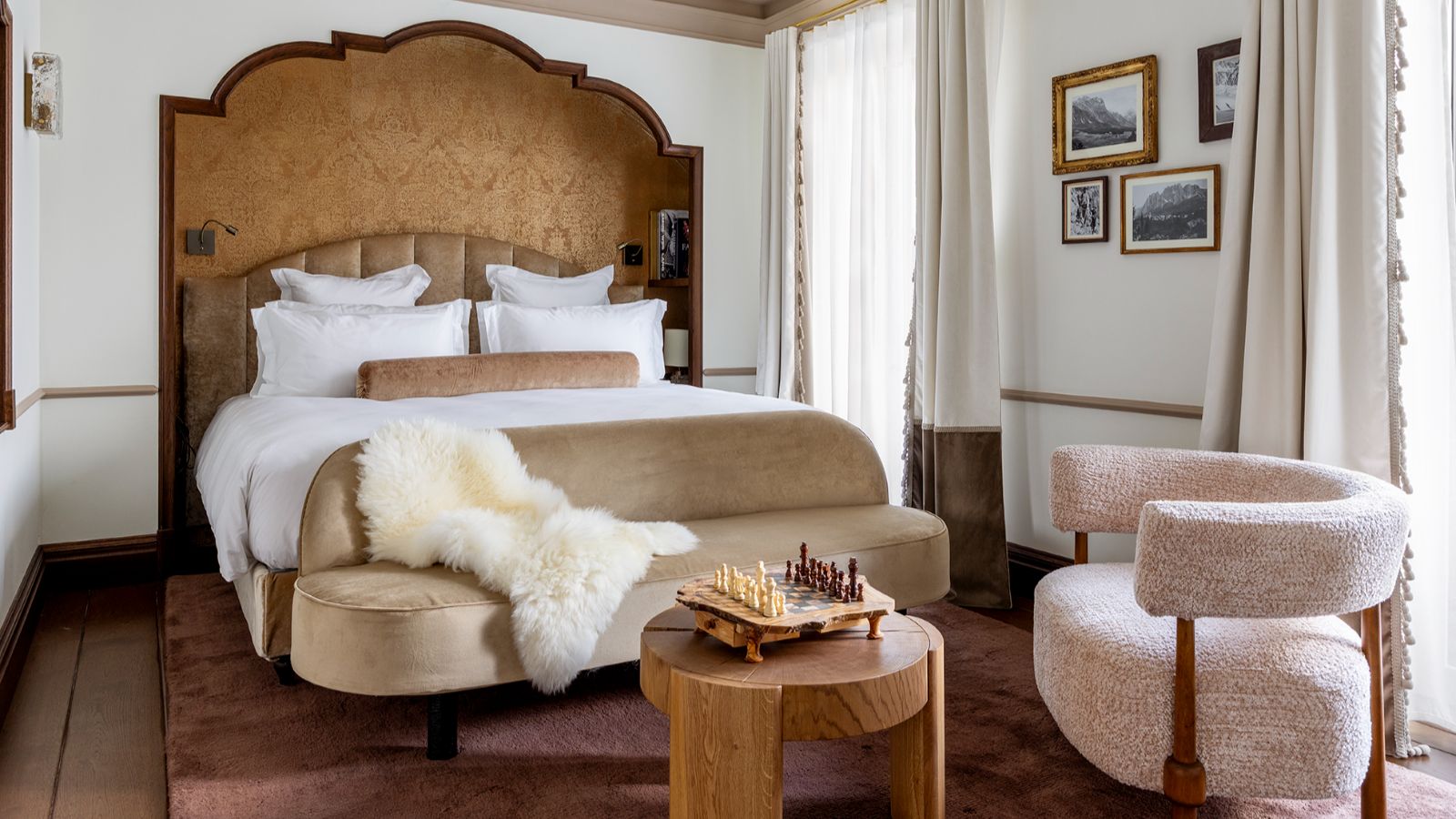 Luxury-Ski-Hotel-Cortina-Ancora-Oxford-Ski-Bedroom.JPG