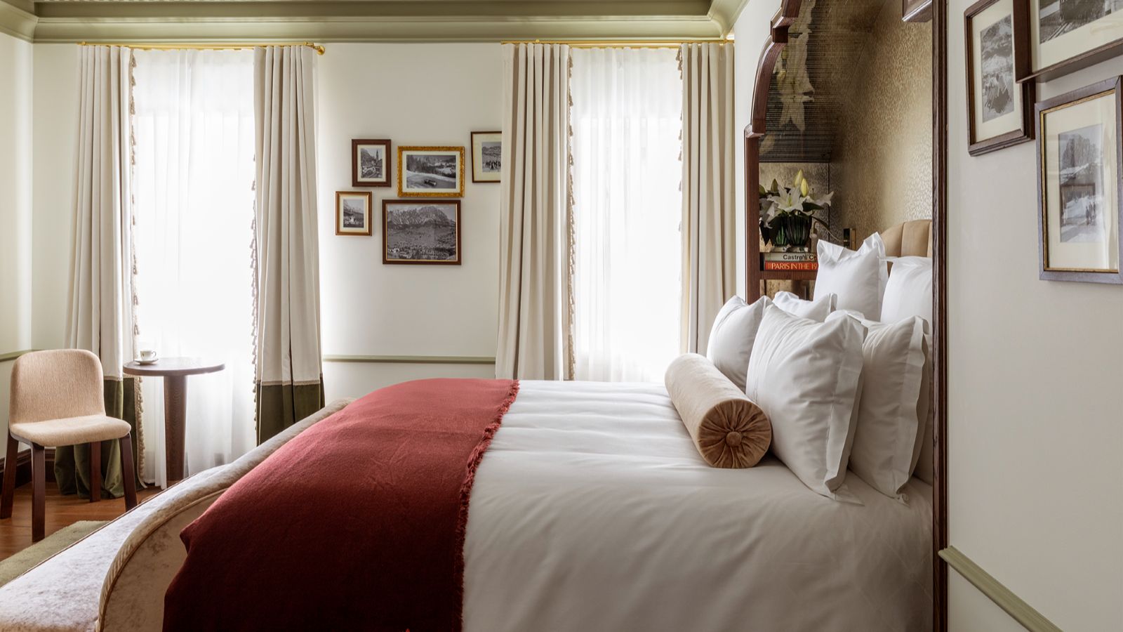 Luxury-Ski-Hotel-Cortina-Ancora-Oxford-Ski-Bedroom2.JPG