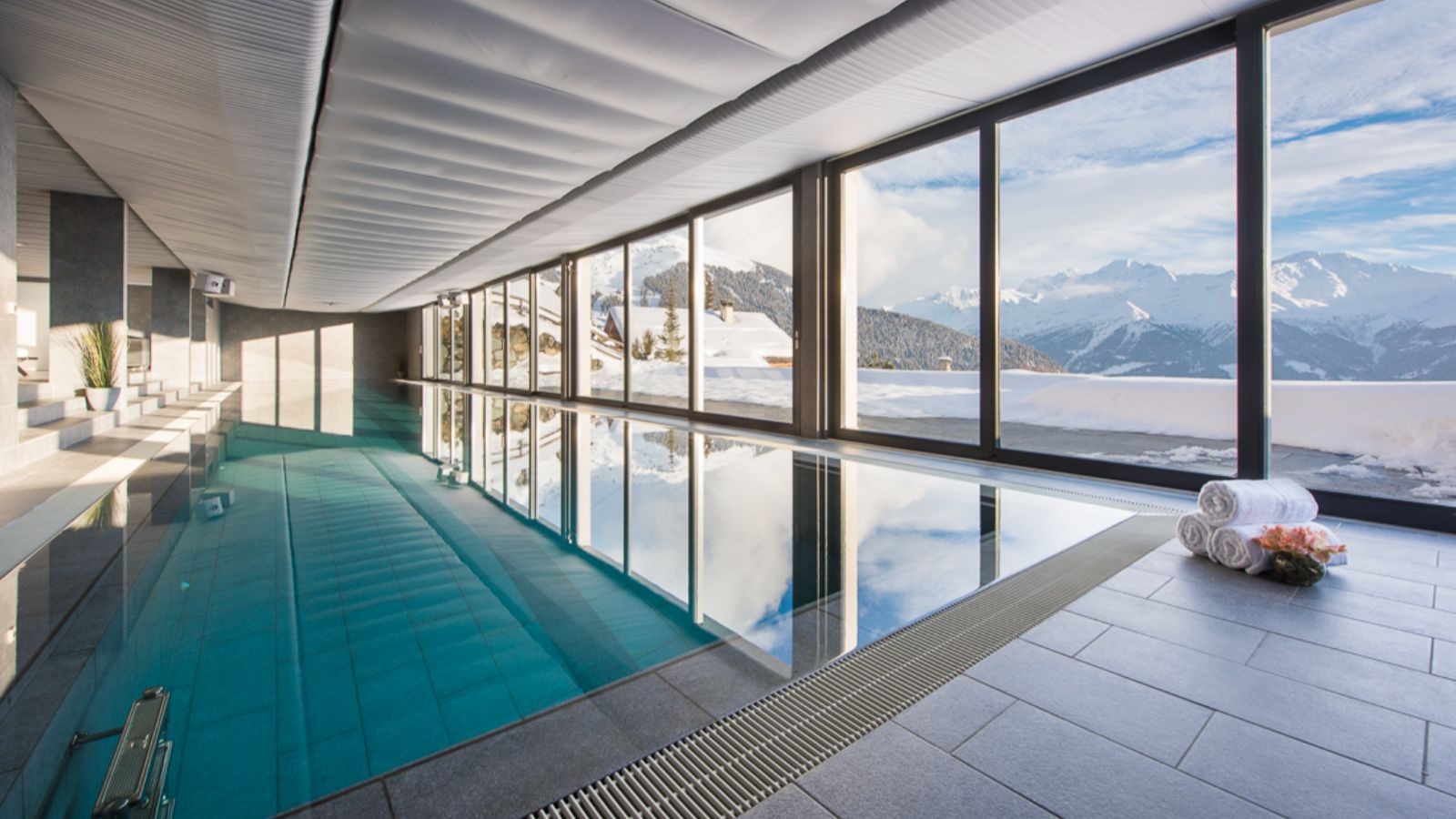Luxury-ski-chalet-Chalet Peregrine-oxford-ski Pool (3).jpg
