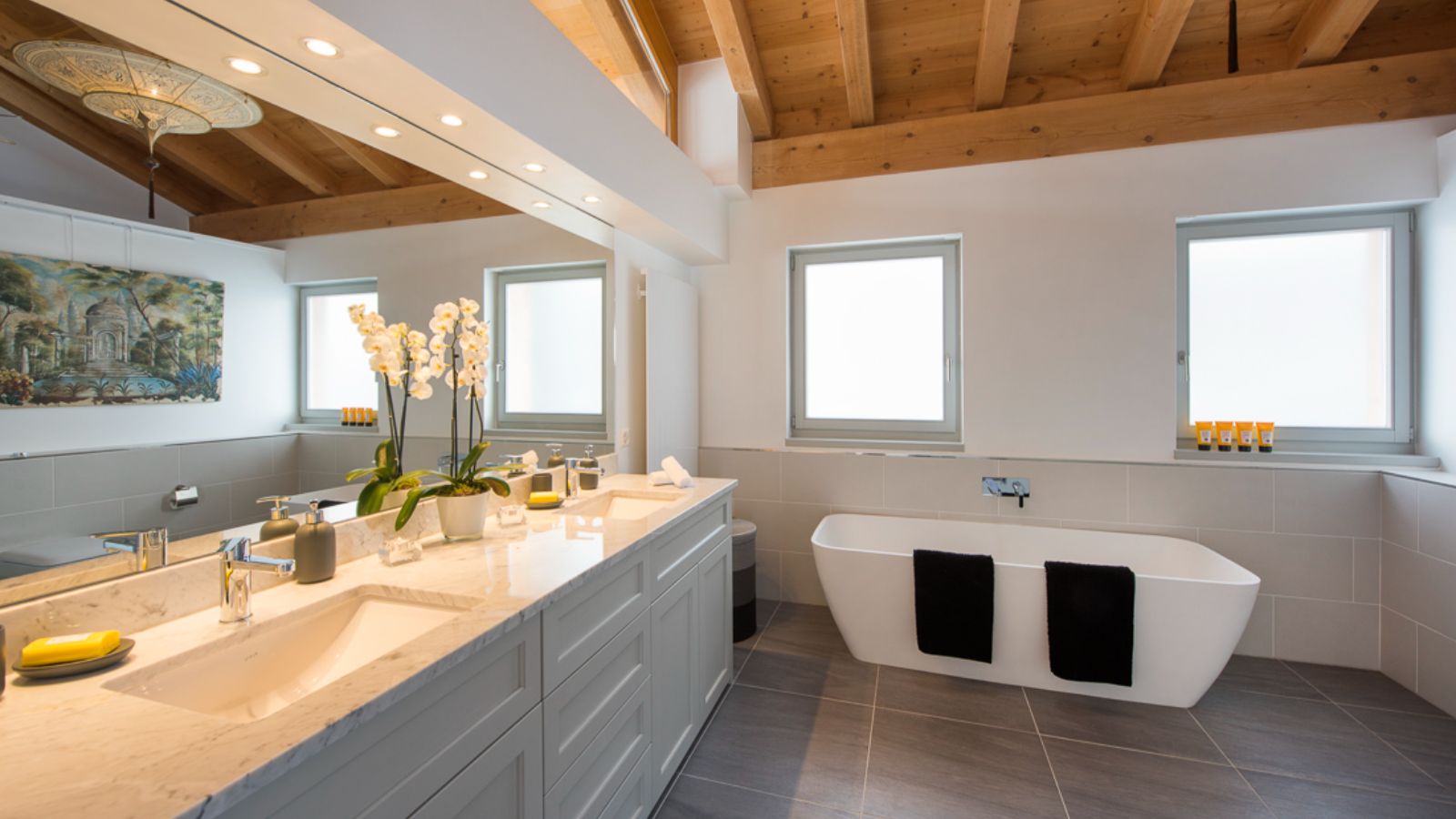 Luxury-ski-chalet-Chalet Peregrine-oxford-ski  Bathroom (2).jpg