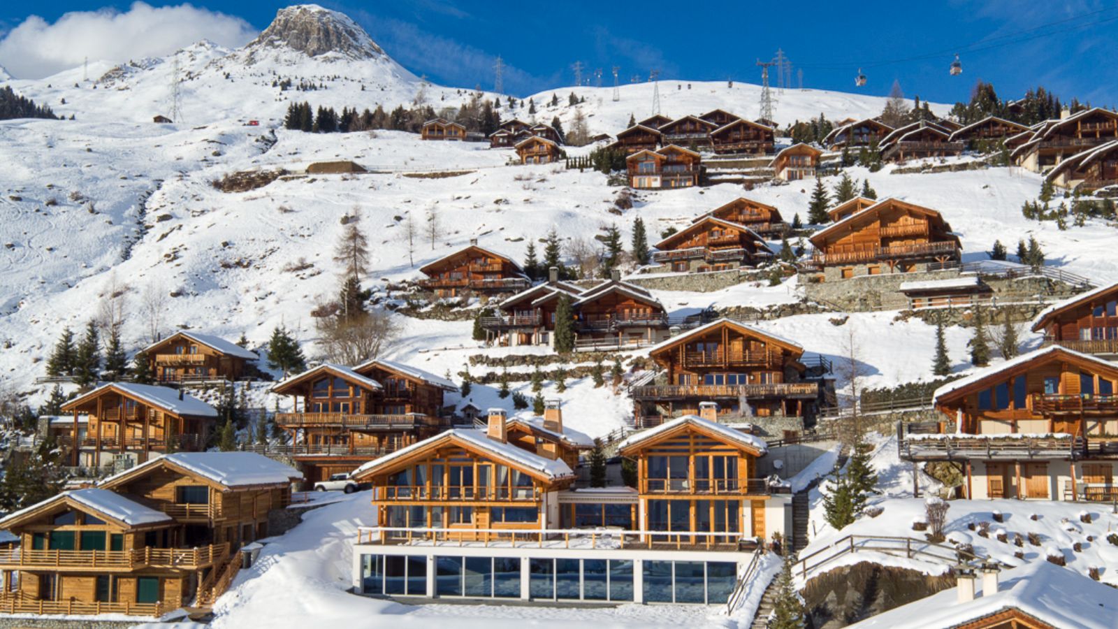 Luxury-ski-chalet-Chalet Peregrine-oxford-ski  Outside View.jpg