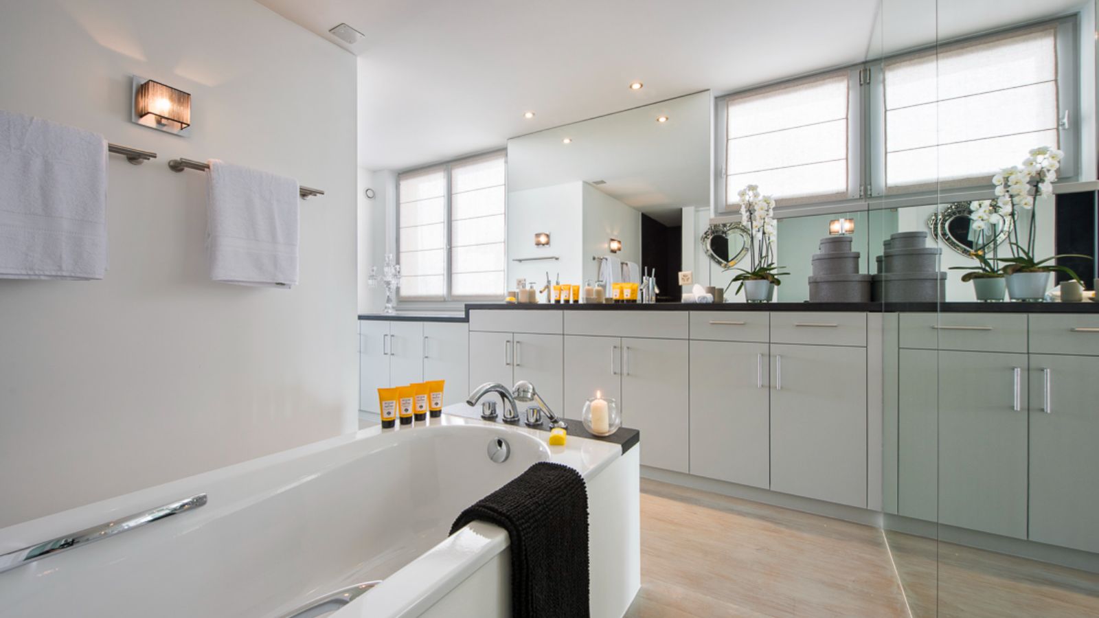 Luxury-ski-chalet-Chalet Peregrine-oxford-ski Bathroom (2).jpg