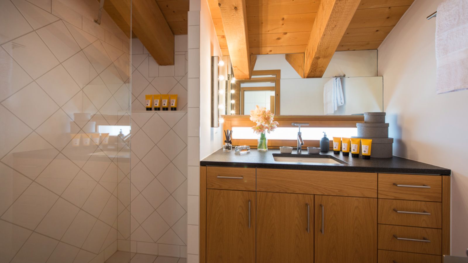 Luxury-ski-chalet-Chalet Peregrine-oxford-ski Bathroom (5).jpg