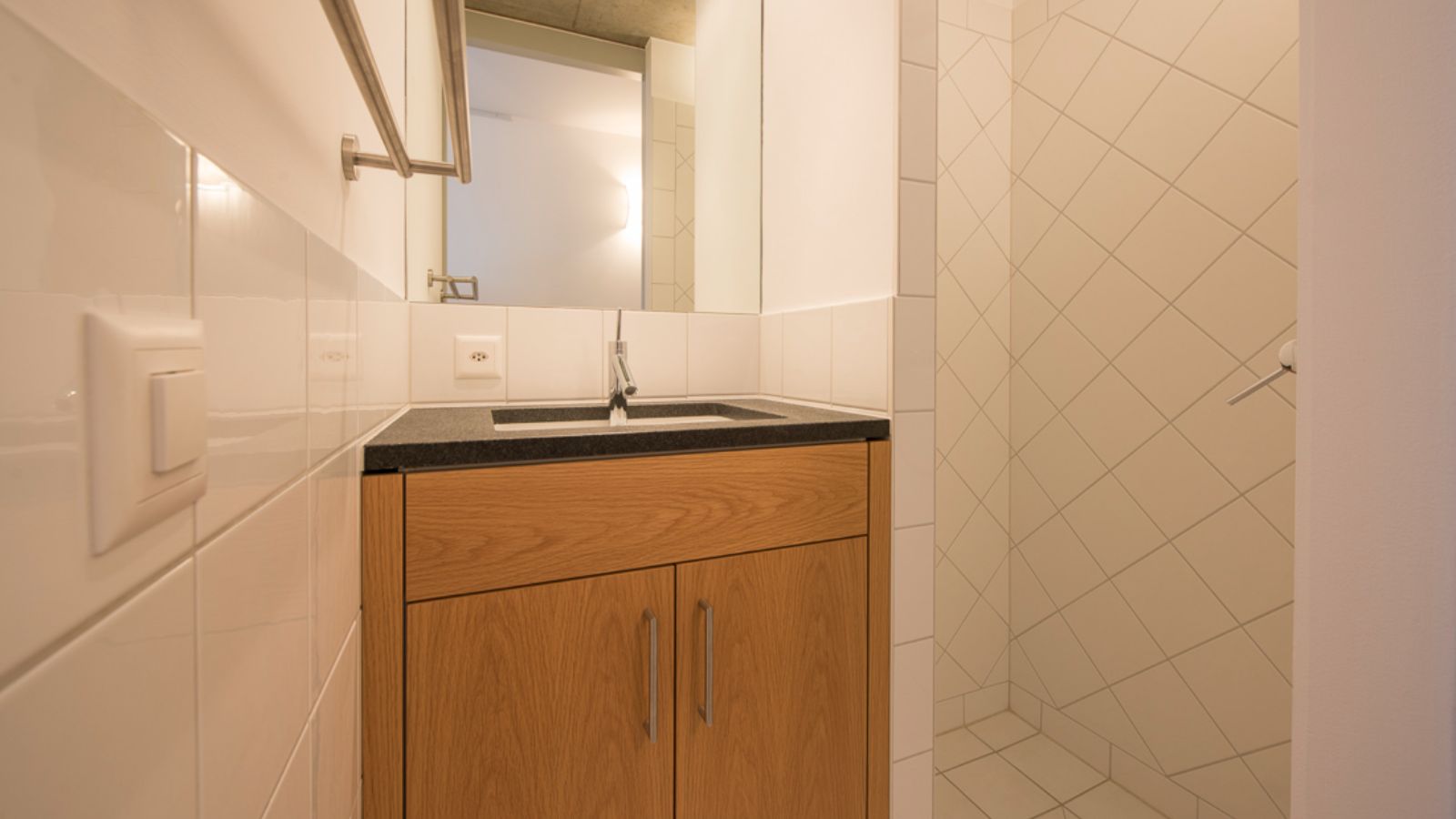 Luxury-ski-chalet-Chalet Peregrine-oxford-ski Bathroom (8).jpg