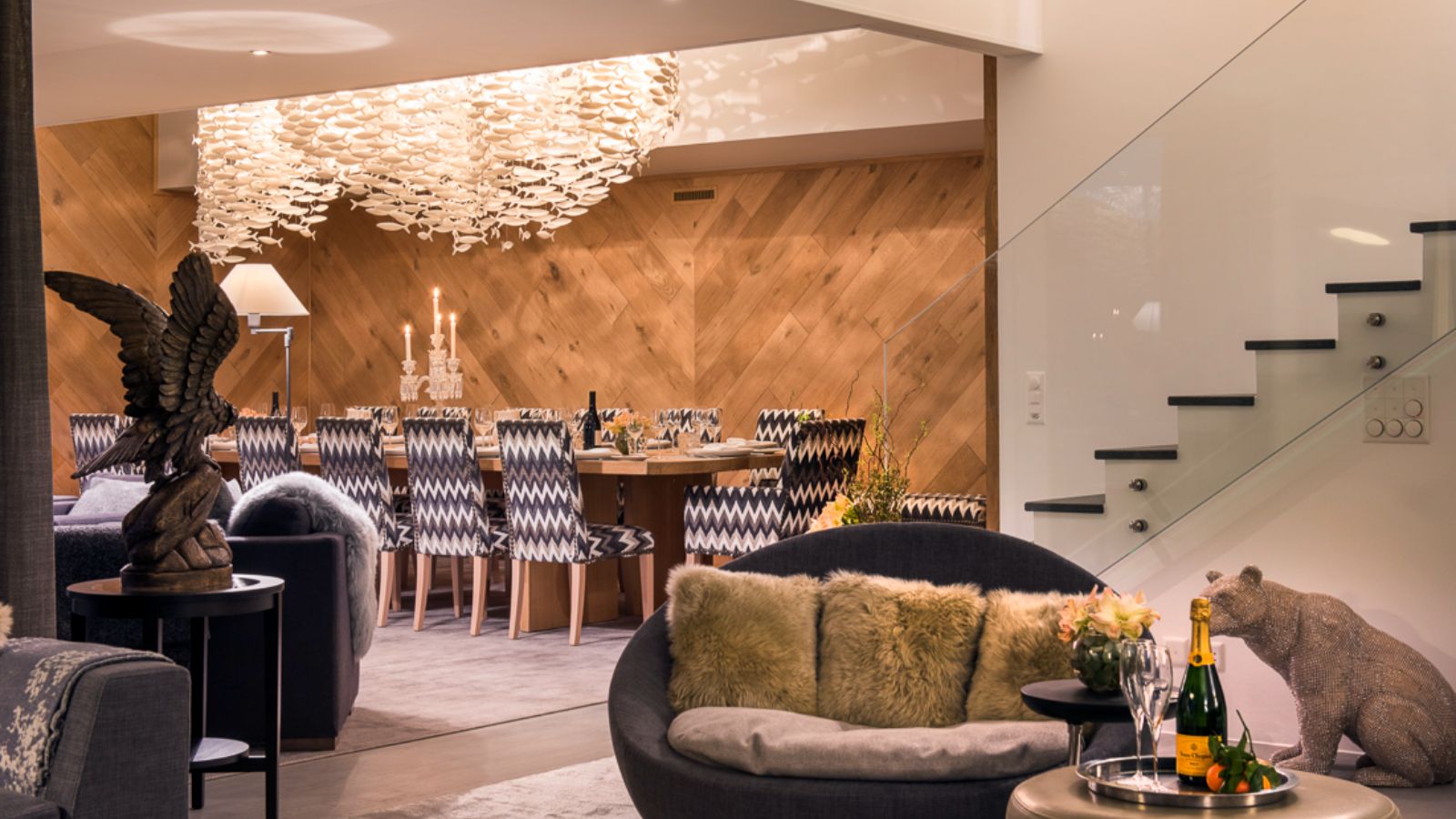 Luxury-ski-chalet-Chalet Peregrine-oxford-ski Dining (4).jpg