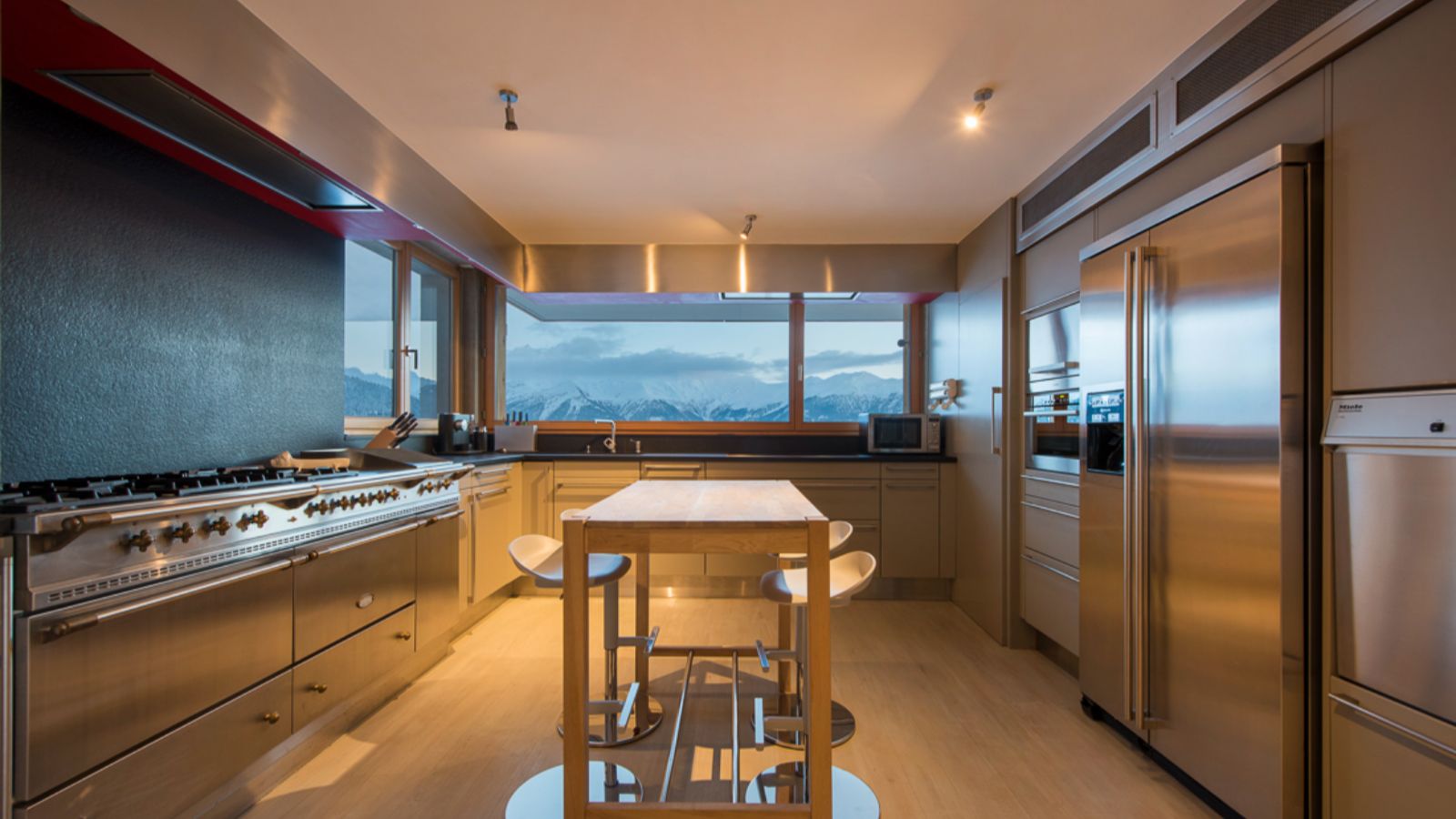 Luxury-ski-chalet-Chalet Peregrine-oxford-ski Kitchen.jpg