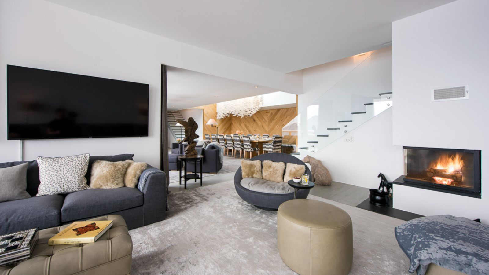 Luxury-ski-chalet-Chalet Peregrine-oxford-ski Lounge.jpg