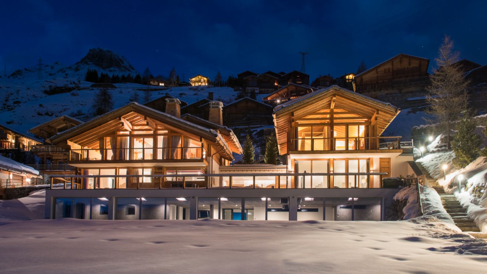 Luxury-ski-chalet-Chalet Peregrine-oxford-ski Outside (3).jpg