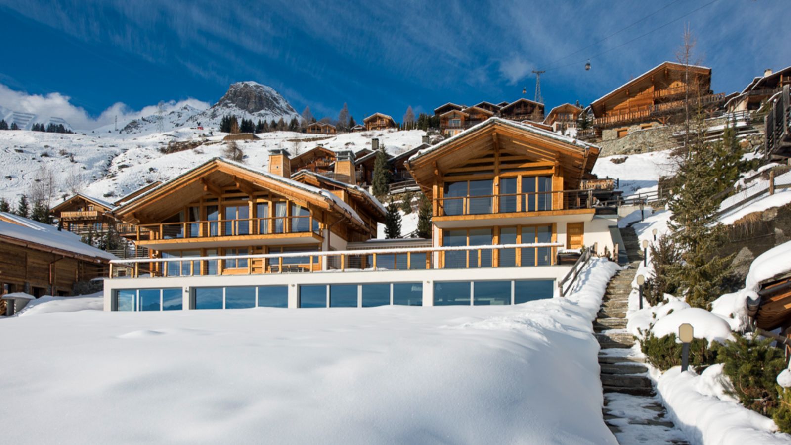 Luxury-ski-chalet-Chalet Peregrine-oxford-ski Outside view (2).jpg