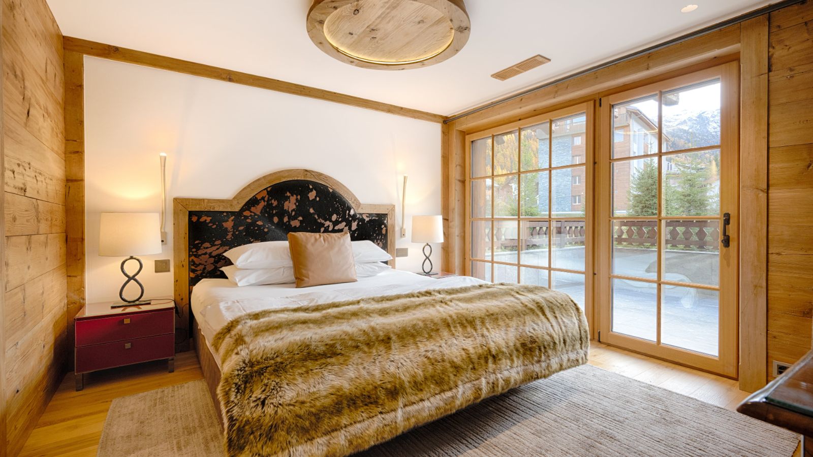 Luxury-ski-chalet-Chalet Kemaura-oxford-ski Bedroom (4).jpg