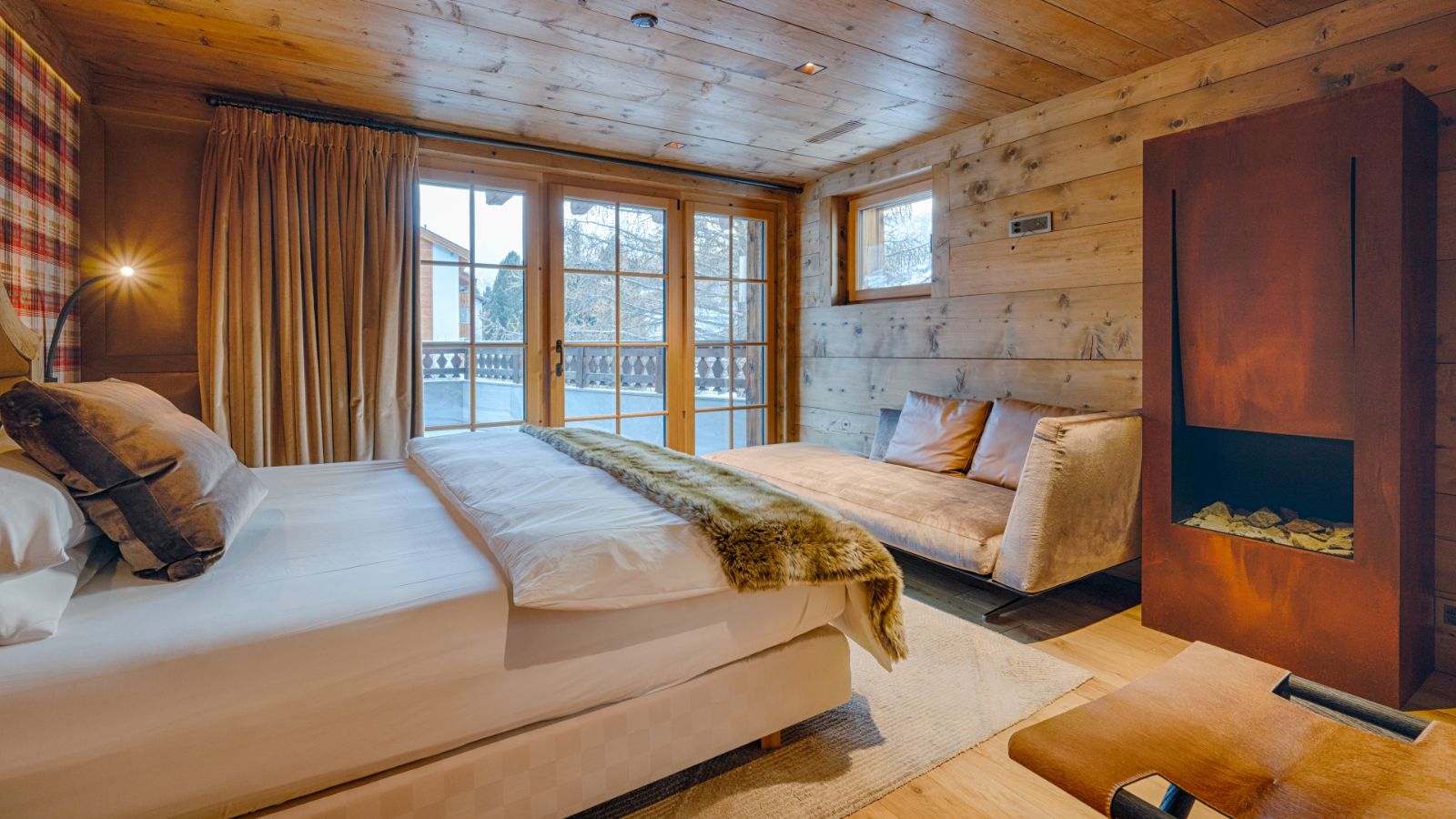 Luxury-ski-chalet-Chalet Kemaura-oxford-ski Bedroom (5).jpg