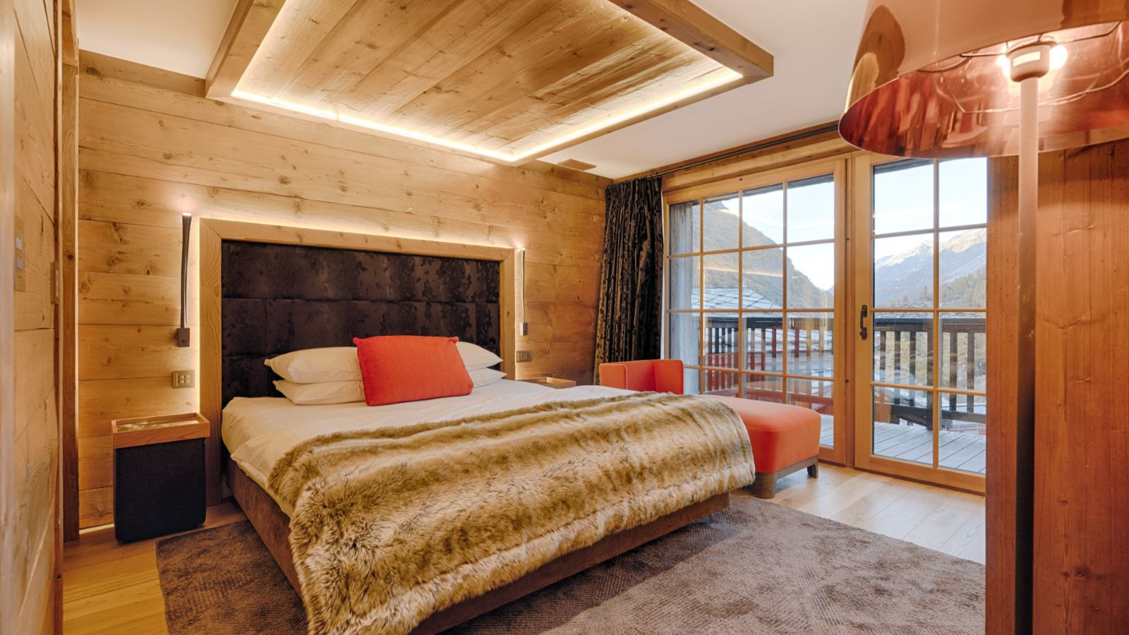 Luxury-ski-chalet-Chalet Kemaura-oxford-ski Bedroom.jpg