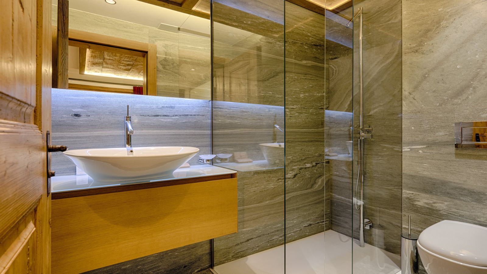 Luxury-ski-chalet-Chalet Kemaura-oxford-ski  Bathroom (2).jpg