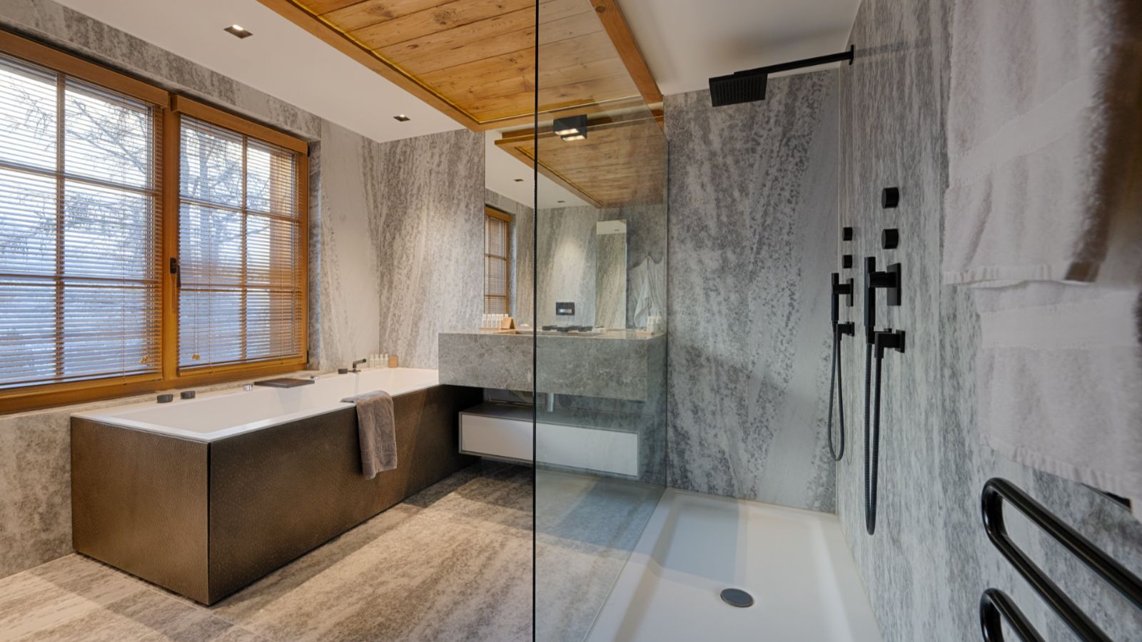 Luxury-ski-chalet-Chalet Kemaura-oxford-ski Bathroom (2).jpg
