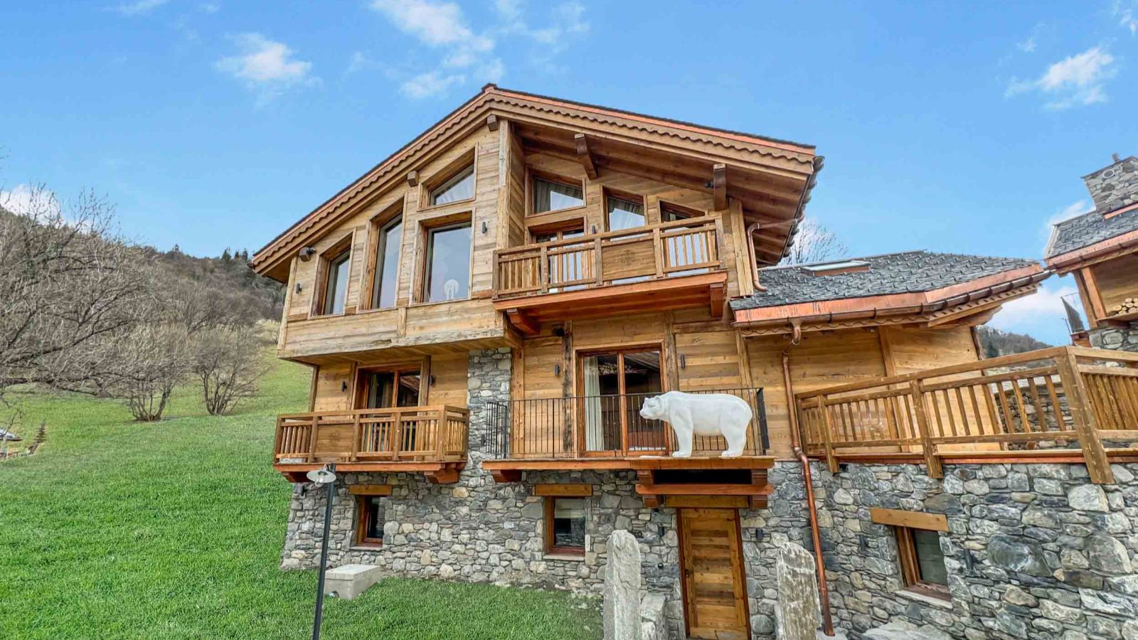 Luxury-ski-chalet-Chalet Yolo -oxford-ski Outside.jpg