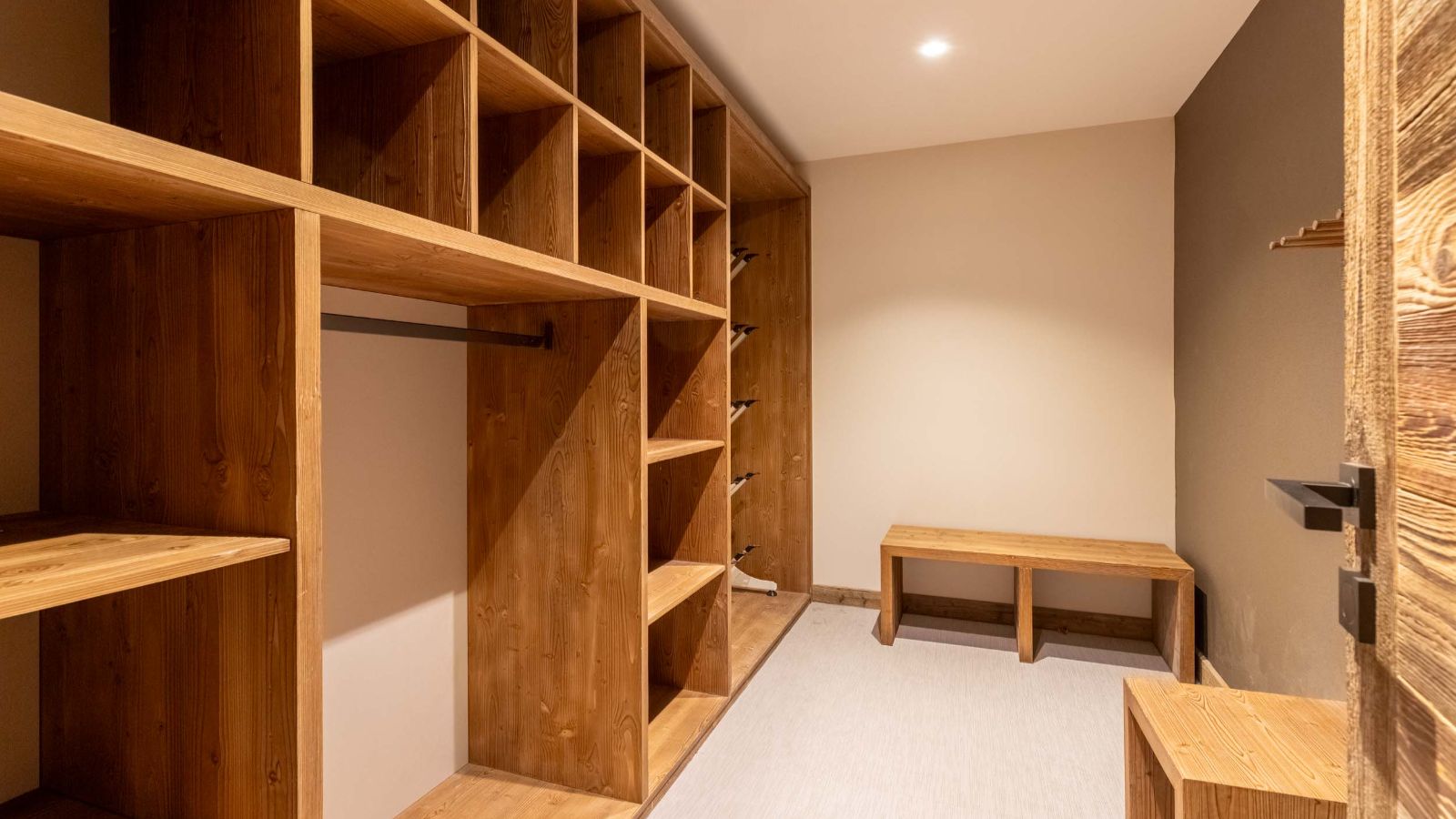 Luxury-ski-chalet-Chalet Yolo -oxford-ski Ski Room.jpg