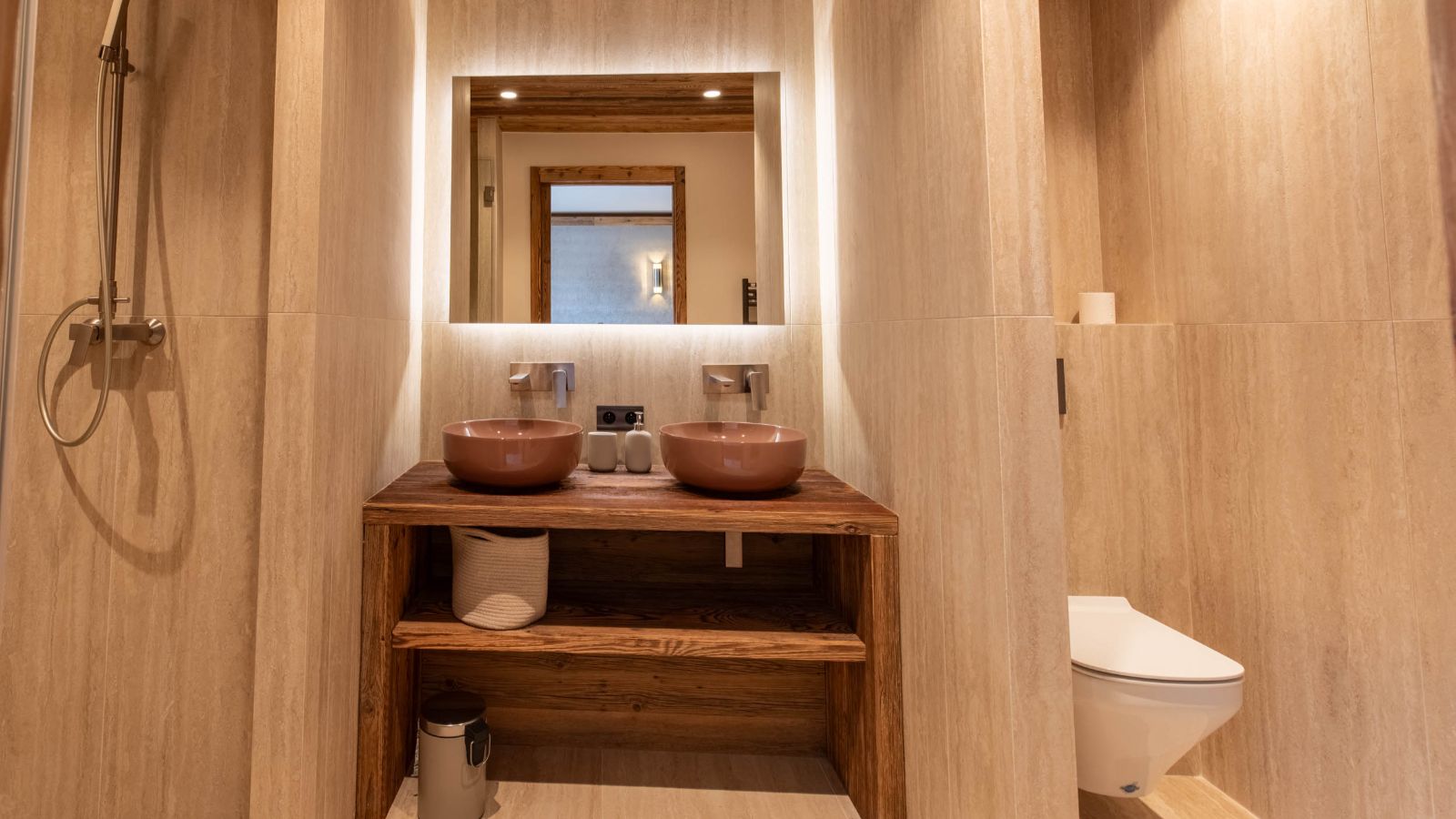 Luxury-ski-chalet-Chalet Yolo -oxford-ski Bathroom (3).jpg