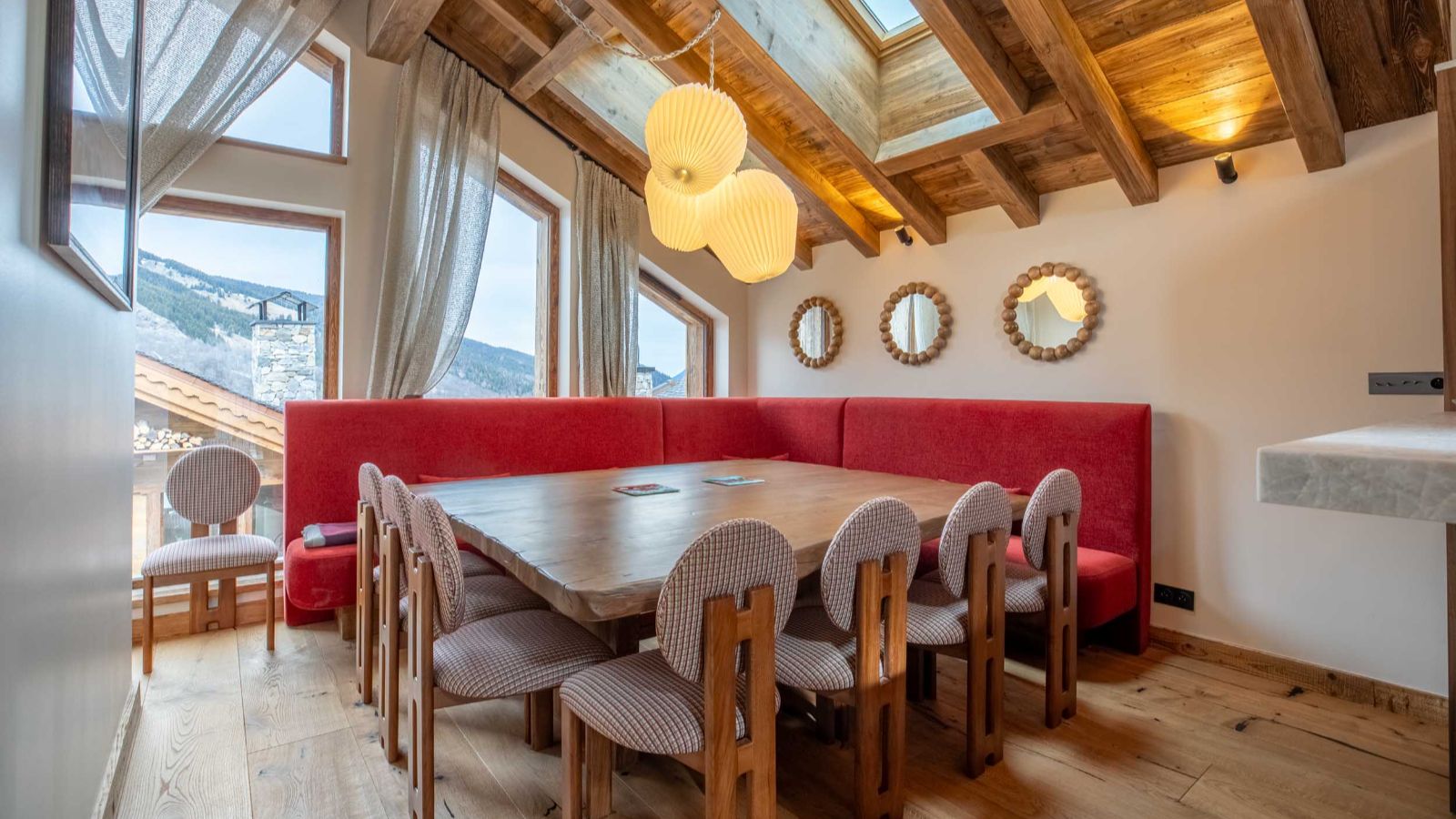 Luxury-ski-chalet-Chalet Yolo -oxford-ski dining.jpg