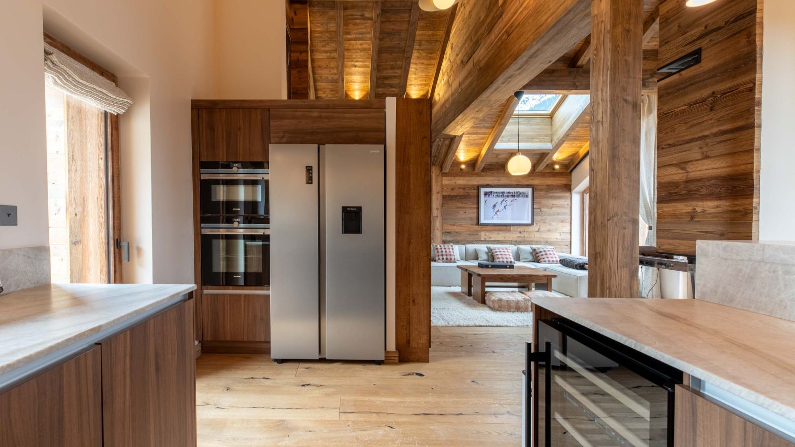 Luxury-ski-chalet-Chalet Yolo -oxford-ski Kitchen (2).jpg