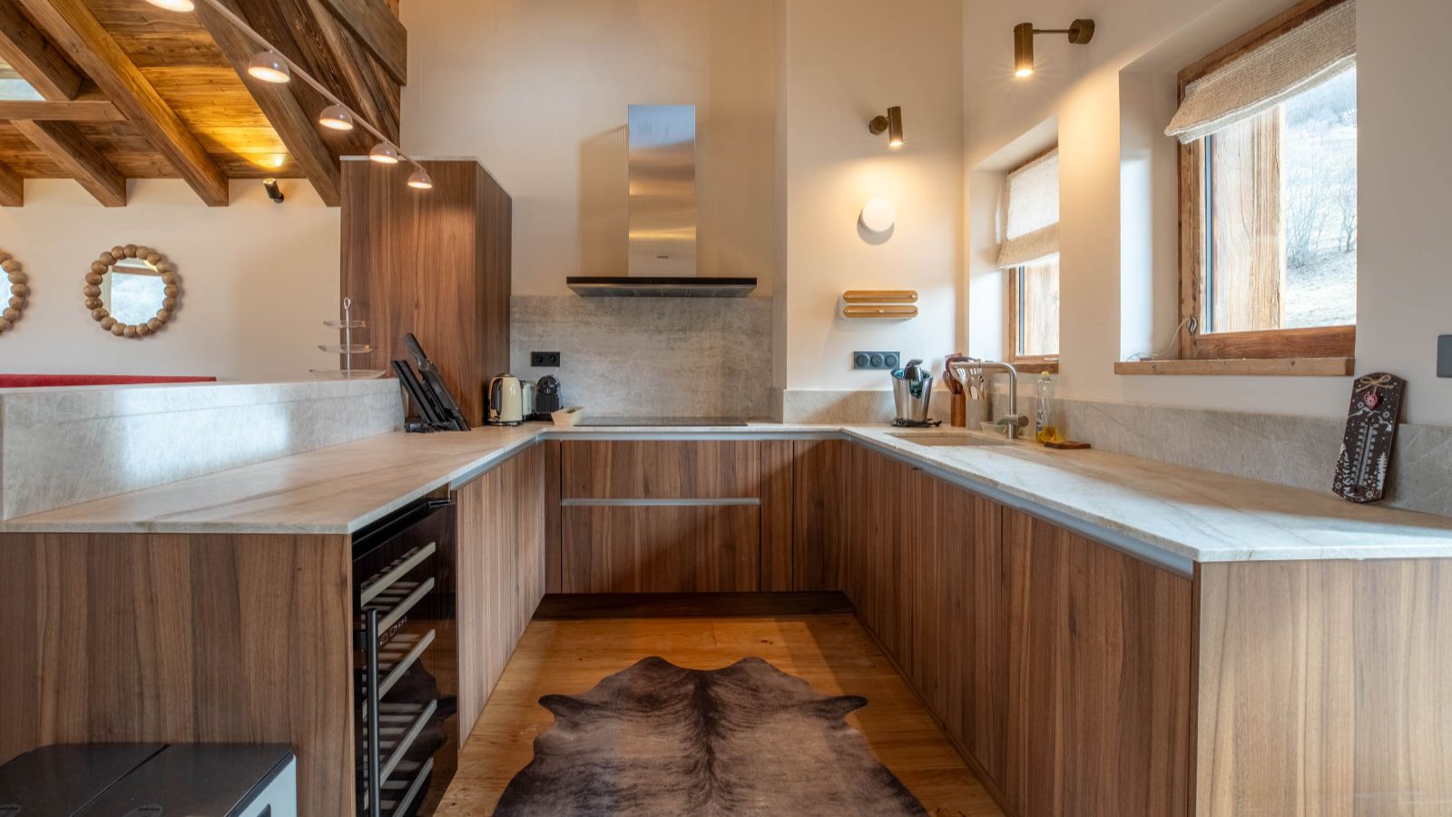 Luxury-ski-chalet-Chalet Yolo -oxford-ski Kitchen.jpg