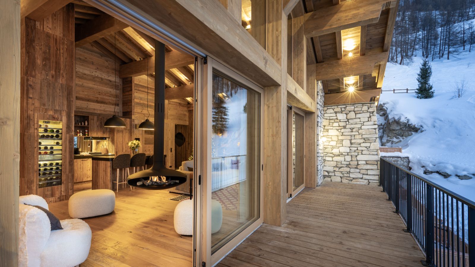 Luxury-ski-chalet-Chalet Marius-oxford-ski Outside  (5).jpg